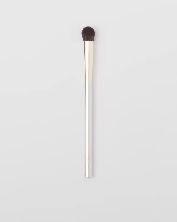 04 Concealer buffing brush