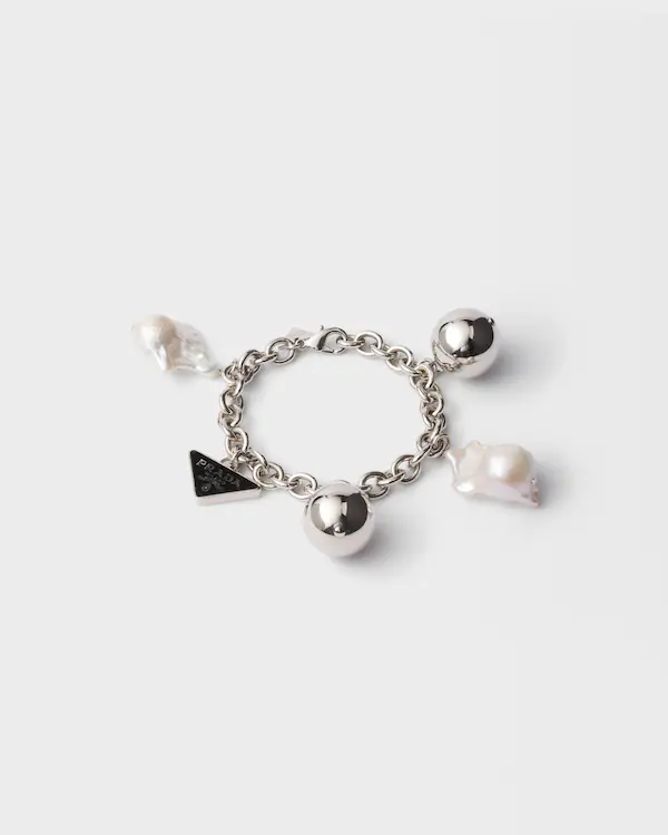 Metal bracelet with pearls