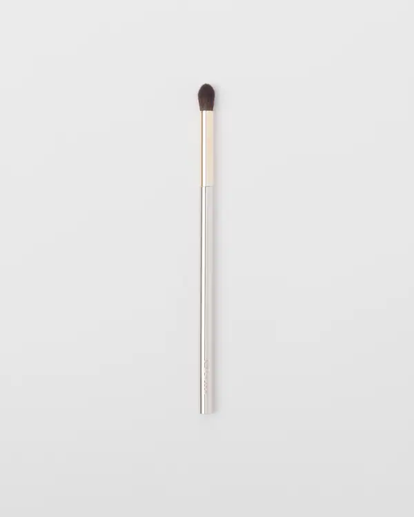 06 Eye shaping brush